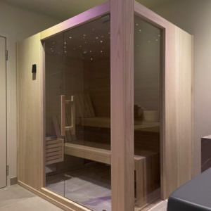 SAUNA DA INTERNO CON CIELO STELLATO E LEGNO DI PERO