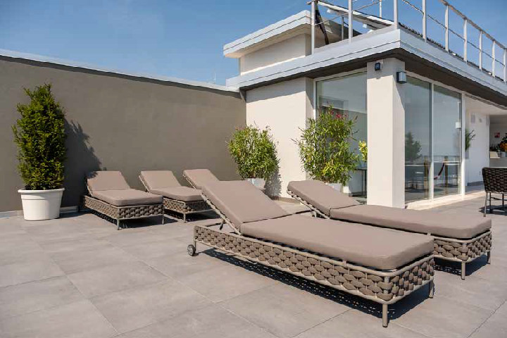 LETTINO SUNBED IN ALLUMINIO CON CUSCINO LETTINO SUNBED IN ALLUMINIO