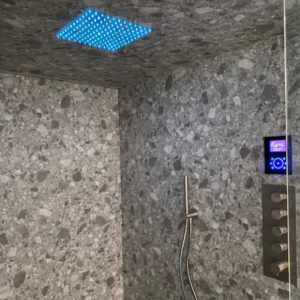 HAMMAM CON PARTICOLARI INTERNI E CROMOTERAPIA