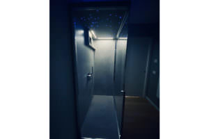 CUSTOMIZABLE ALUMINUM SHOWER ENCLOSURE