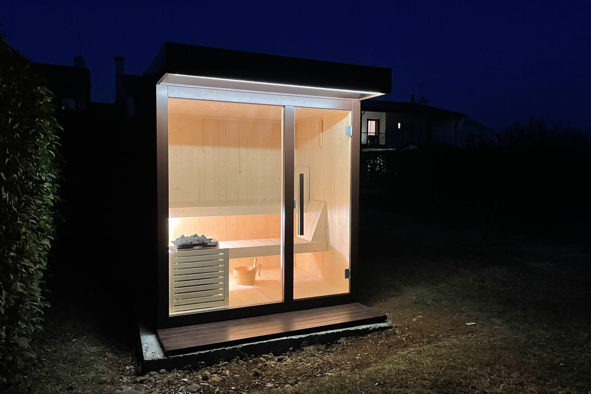MODELLO SAUNA PENSATO PER LIGHI APERTI CON LUCE BIANCA INTEGRATA
