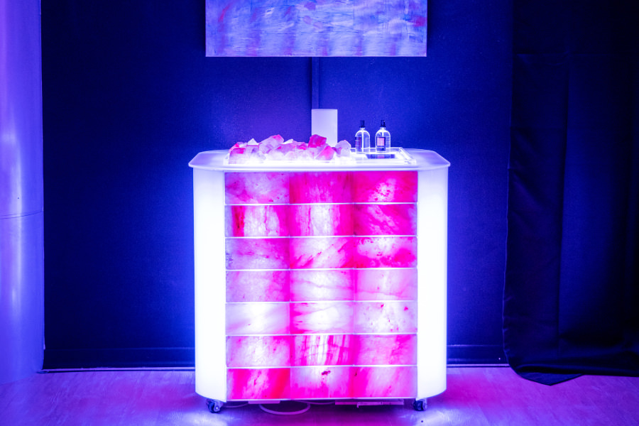 HIMALAYAN CUBE CON EFFETTI TERAPEUTICI STUFA CON TRATTAMENTO SALINO, MUSICA, COLORI E AROMI