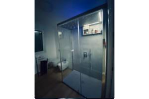 CABINA DOCCIA IN ALLUMINIO CON CIELO STELLATO